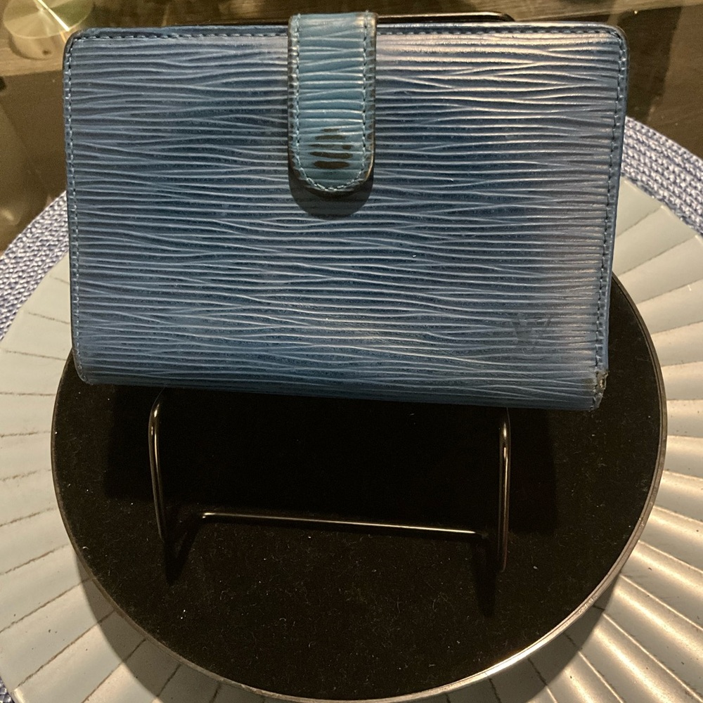 GUC  Louis Vuitton Epi Kisslock Wallet With COA